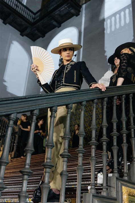 El desfile de Dior en Sevilla: una historia de artesanía, tradición y 